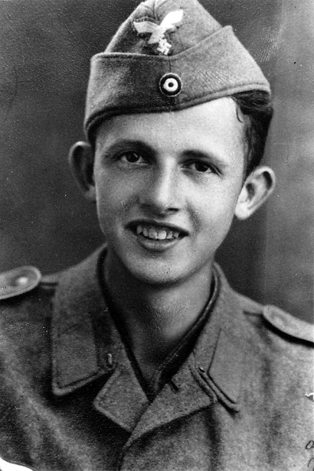 Junger Mann aus Hachborn als Soldat im Zweiten Weltkrieg, 1944