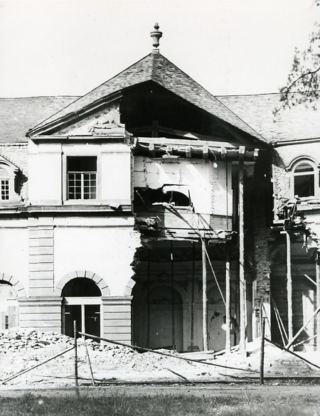 Die Obere Orangerie des Weilburger Schlosses nach einem Luftangriff am 4.12.1944, undatiert