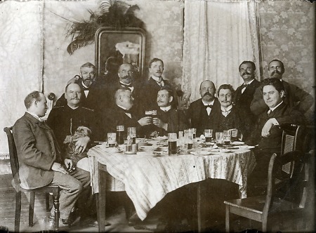 Doppelquartett (?), wahrscheinlich im Hotel Lord in Weilburg, um 1900