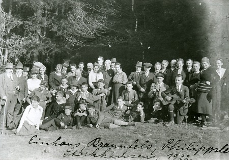 Mitglieder des Wandervereins Weilburg bei einer Wanderung, 1922