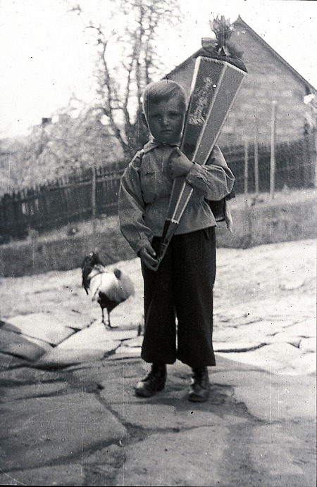 Erstklässler aus Bauerbach bei der Einschulung, 1951