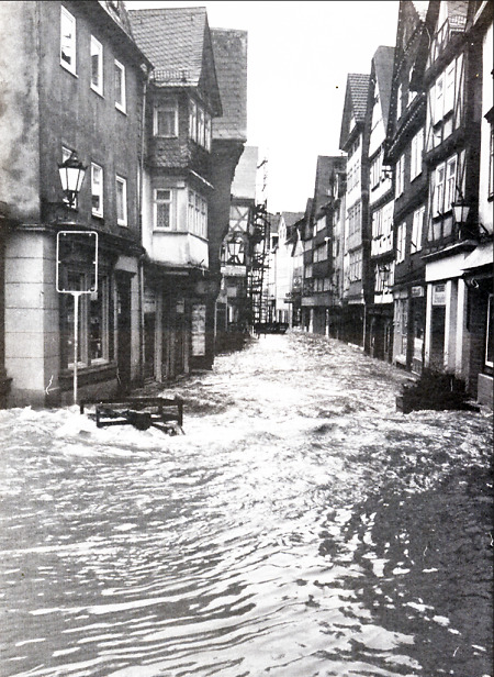 Starkes Hochwasser in der Herborner Hauptstraße, 1984