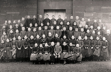 Schulklasse in Röddenau, um 1896