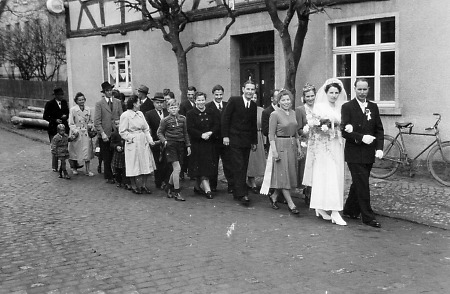 Hochzeitszug in Röddenau, 1954