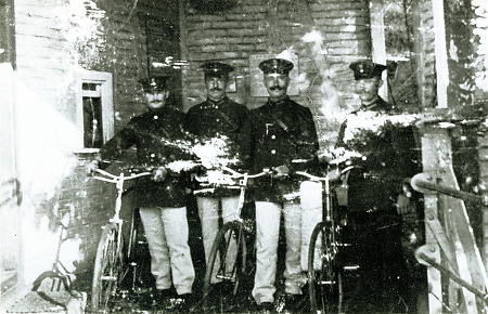 Vier Landzusteller des Postamst Melsungen, 1910