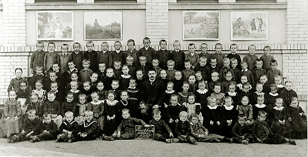 Schulbild aus Burkhardsfelden, 1905