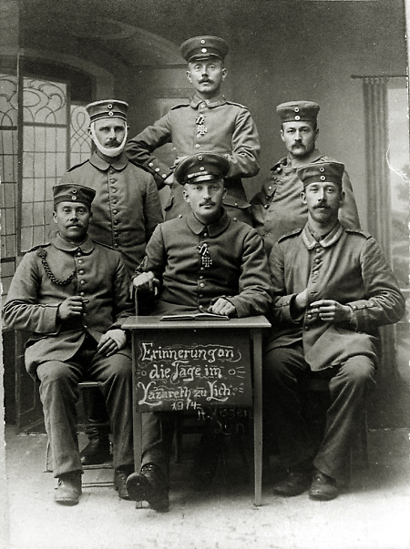 Soldaten im Lazarett in Lich, 1914