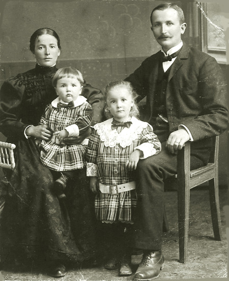 Familie aus Burkhardsfelden, 1915