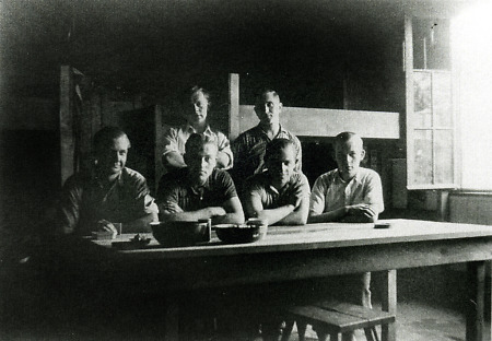 (Niederländische) Zwangsarbeiter in einer Baracke in der Kasseler Quellhofstraße, 1943-1945