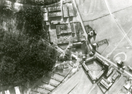 Alliierte Luftaufnahme des Lagers Am Teich in Stadtallendorf, 1943-1945