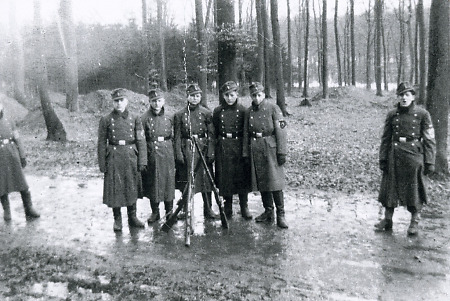 Junge Reichsarbeitsdienstmänner im Lager Wasserscheide bei Stadtallendorf, 1945