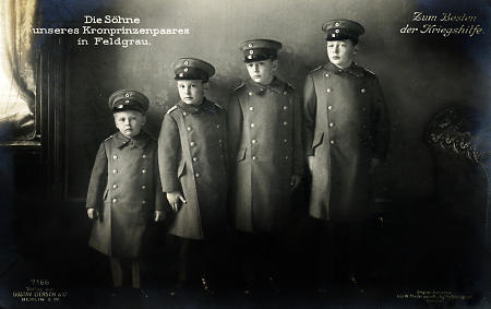 Die vier Söhne des Kronprinzen Wilhelm „in Feldgrau“, um 1918