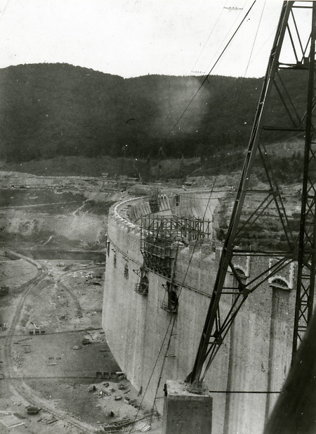 Die Staumauer des Edersees, um 1913