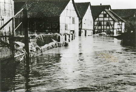 Mandern an der Eder bei Überflutung, 1943