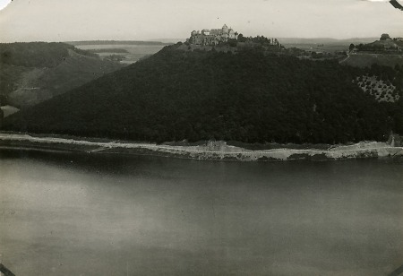Schloss Waldeck oberhalb des aufgestauten Edersees, 1914-1915
