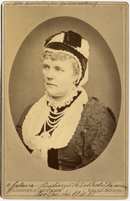 Porträt der Fürstin Helene zu Waldeck und Pyrmont, 1885