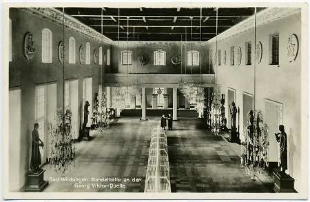 Die Wandelhalle an der Georg Victor-Quelle in Bad Wildungen, um 1934
