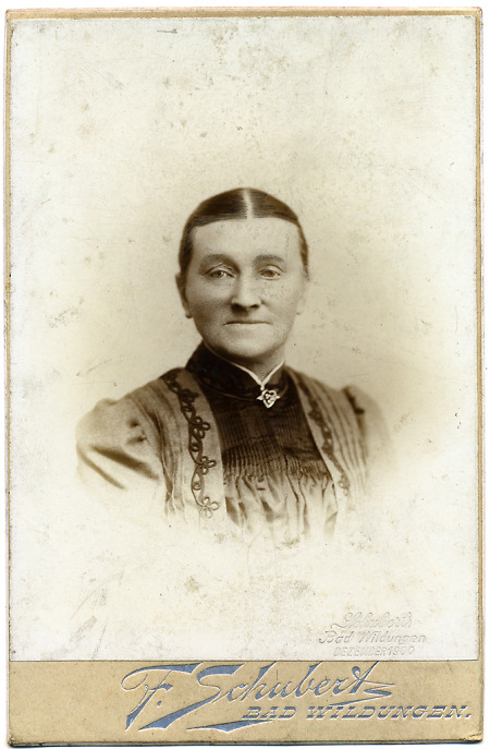 Porträt einer unbekannten Frau in Bad Wildungen, 1900