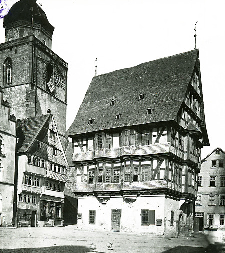 Das Alsfelder Rathaus vor der Wiederherstellung, 1874