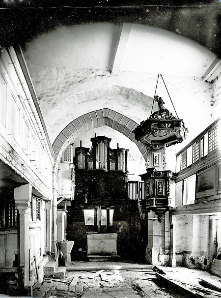 Das Innere der alten Kirche in Schönstadt, vor 1895