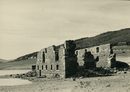 Die Ruine des Guts Vorhagen unterhalb der Stadt Waldeck im Edersee, 1930-1939