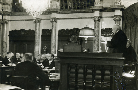 Versammlung im Kasseler Rathaussaal, 1933