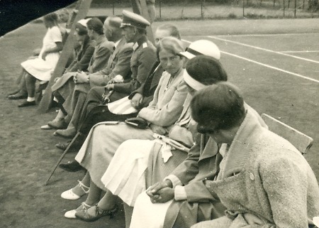 Zuschauer bei einer Tennisveranstaltung in Marburg, 1935