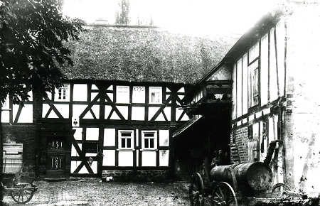 Hof in Steinperf, um 1910