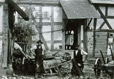 Bauernhof in Holzhausen bei Gladenbach, um 1905