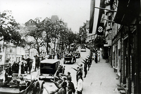 Autokolonne mit Herman Göring in Marburg, 8. Juni 1933