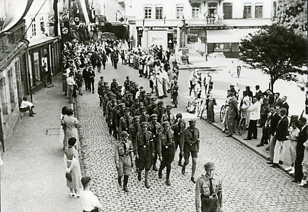 Hitlerjungen beim SA-Aufmarsch in Marburg, 4.-5. Juni 1933