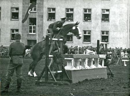 Reitsport-Wettkampf in der Jägerkaserne (?) Marburg, 1933-1938