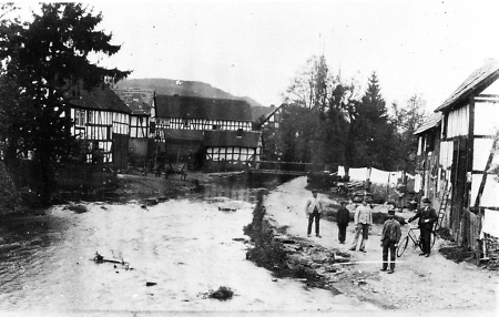 Blick von der alten Sandsteinbrücke, um 1900