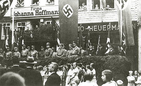 Aufmarsch von SA und Kriegerverein in Herborn, 1939
