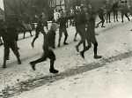 Vorschaubild Kinder in der Pause auf dem Schulhof in Niederaula, Winter 1931