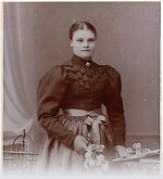 Vorschaubild Junge Frau aus Hattenbach, um 1907