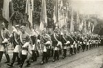 Vorschaubild Marburger Korporationen im Festzug zum Jubiläum der Universität am Rudolphsplatz, 1927