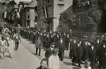 Vorschaubild Die Professoren beim Festzug zum Jubibläum der Universität Marburg in der Gutenbergstraße, 1927
