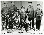 Vorschaubild Die Männer der Feuerwehr Herborn mit einem Schlauchwagen, 1886
