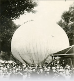 Vorschaubild Das Befüllen des Ballons der Kätchen Paulus in Herborn, 1909