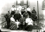 Vorschaubild Der Herborner Mechanicus Meckel mit Familie und Gesinde, um 1900