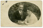 Vorschaubild Ehepaar in Kassel nach der Hochzeit, um 1911