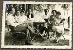 Vorschaubild Familie im Gartenlokal Kassel-Wilhelmshöhe, vor 1935