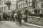 Vorschaubild Ankunft von Deckhengsten des Landgestüts Dillenburg in Frankenberg, 20. Februar 1958