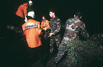 Vorschaubild Feuerwehr und US-Soldaten beim Jahrhunderthochwasser in Wiesbaden, 30. März 1988