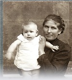 Vorschaubild Mutter mit Kind, um 1900
