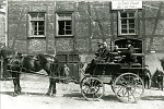 Vorschaubild Pferdekutsche unterwegs auf den Hauberner Straßen, um 1900