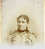 Vorschaubild Porträt einer jungen Frau aus Haubern, 1880er Jahre