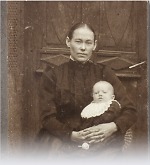 Vorschaubild Hauberner Mutter mit ihrem Kind, 1910er Jahre