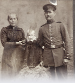 Vorschaubild Junge Familie aus Haubern während des Ersten Weltkriegs, 1915
